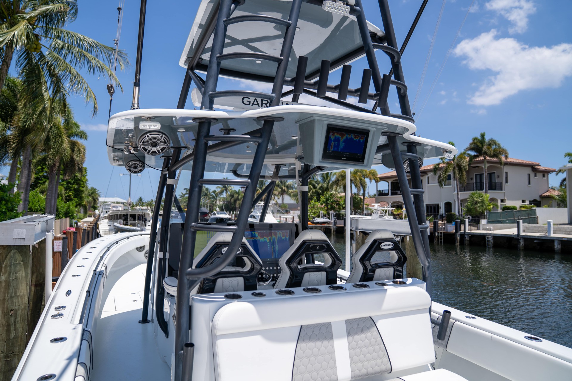 Yacht Photo 17